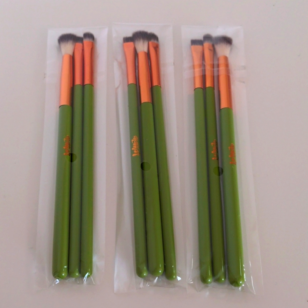 Alamar Ojitos Cosmetics Brushes